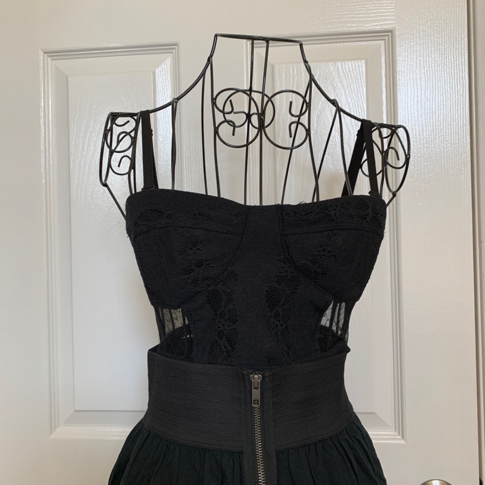 Brand new UO black lace bandeau top M - Picture 4 of 7